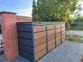 Obudowa koszy Premium 240l na 4 kosze antracyt złoty dąb przy ogrodzeniu