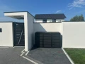 Czarna nowoczesna metalowa osłona na zewnętrzne kosze na śmieci Premium RAL 9005