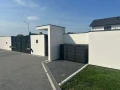 Czarna trwała metalowa osłona na zewnętrzne kosze na śmieci 240l Premium RAL 9005 malowana proszkowo