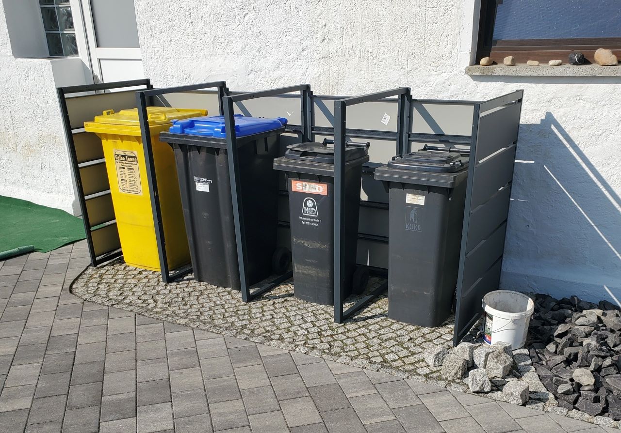 Zabudowa koszy na śmieci otwarta